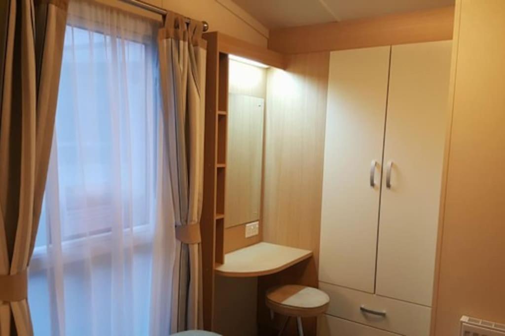 Cozy And Relaxing With Stunning Sea Views Apartment Lytchett Minster Bagian luar foto