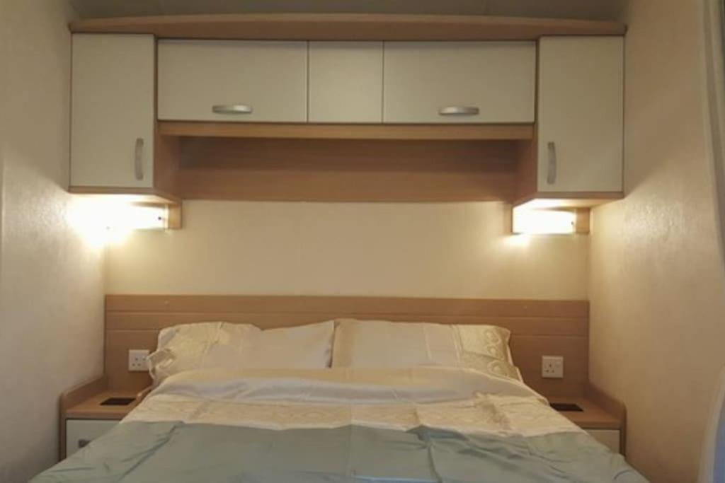 Cozy And Relaxing With Stunning Sea Views Apartment Lytchett Minster Bagian luar foto
